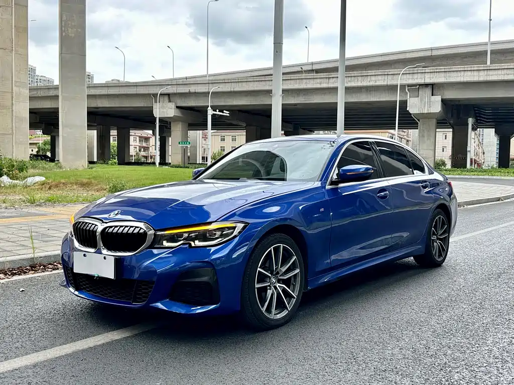 BMW 3 Series 2019 — фото 1