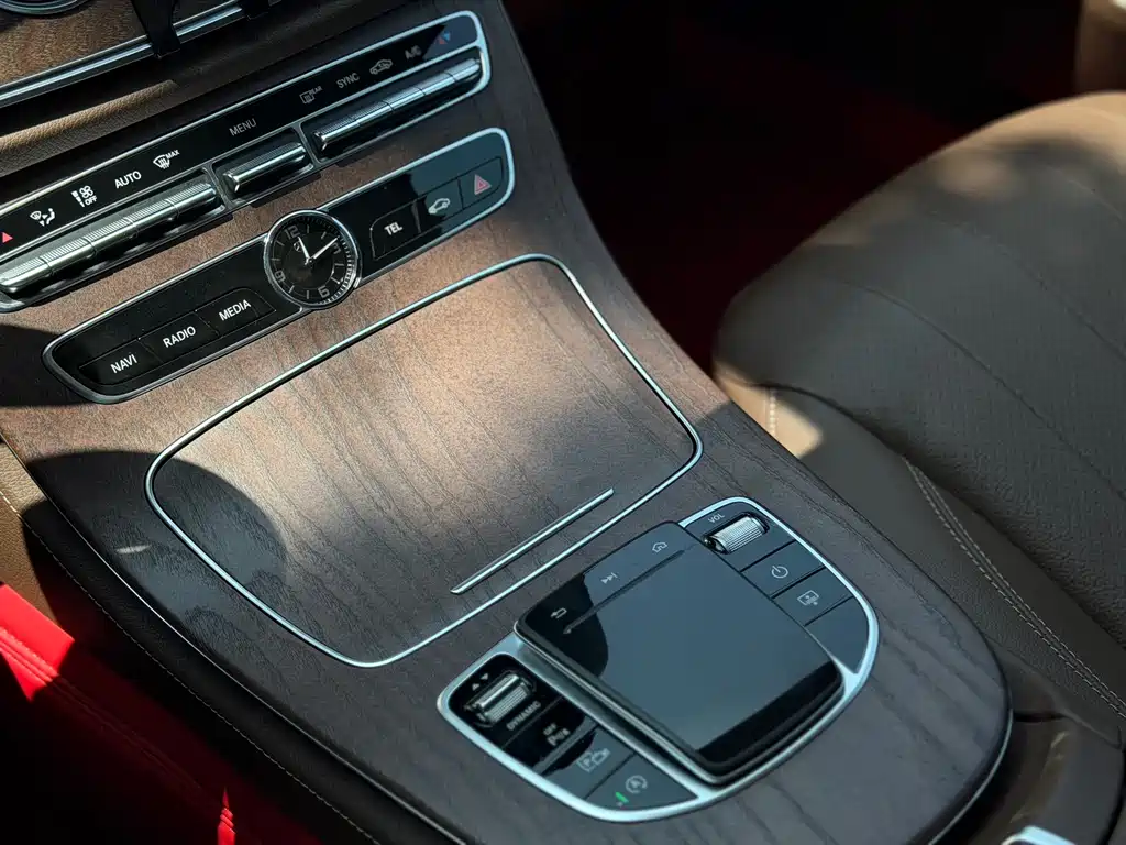 Mercedes-Benz E-Class 2020 — фото 16