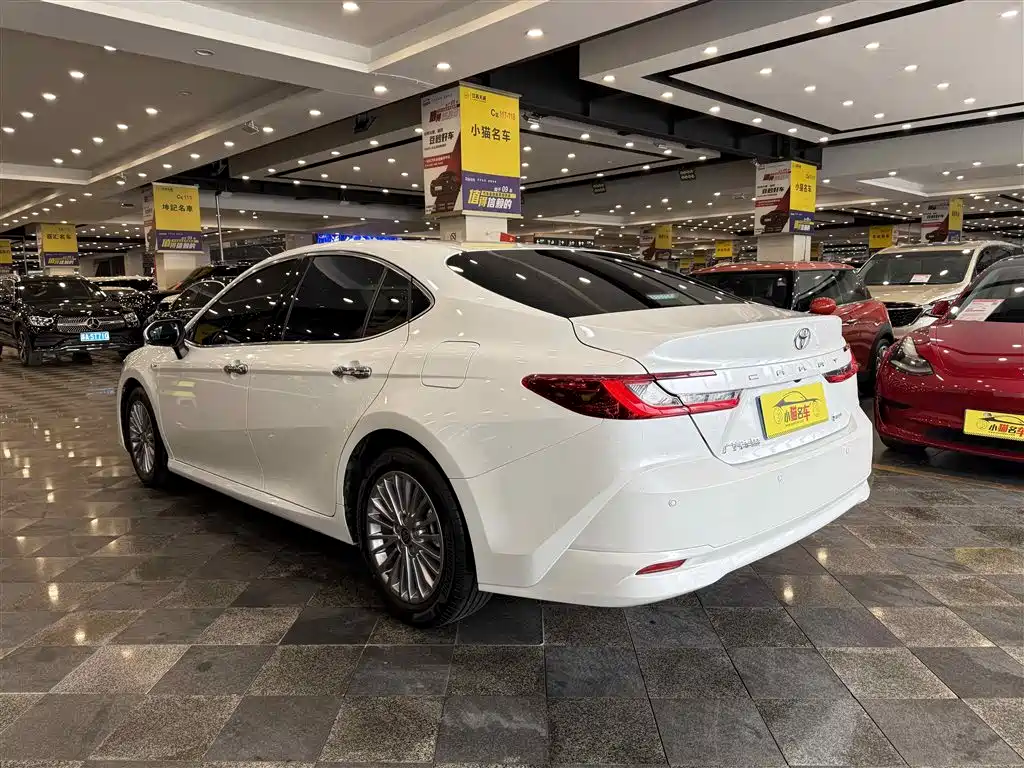 Toyota Camry 2025 — фото 35