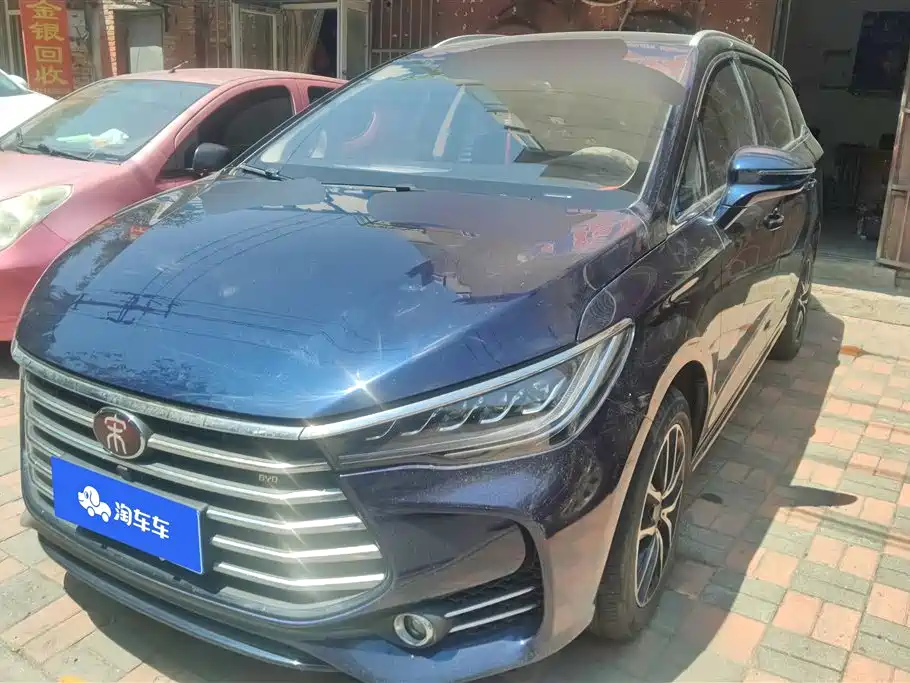 BYD MAX 2018