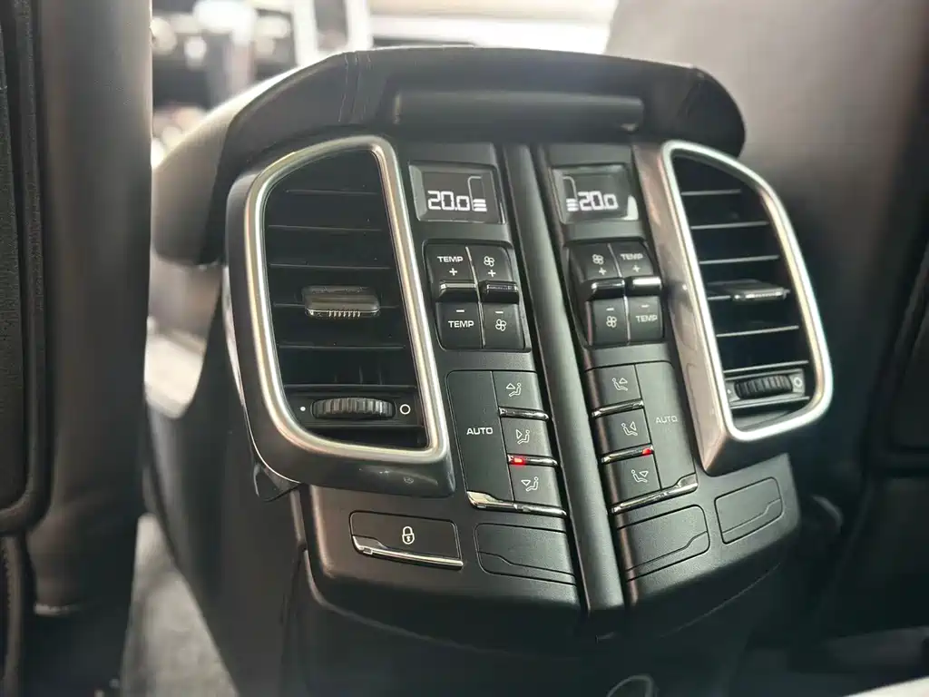 Porsche Cayenne 2016 — фото 12