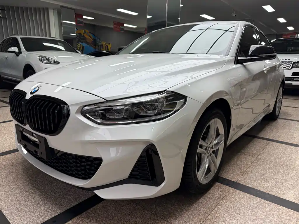 BMW 1 Series 2021 — фото 1