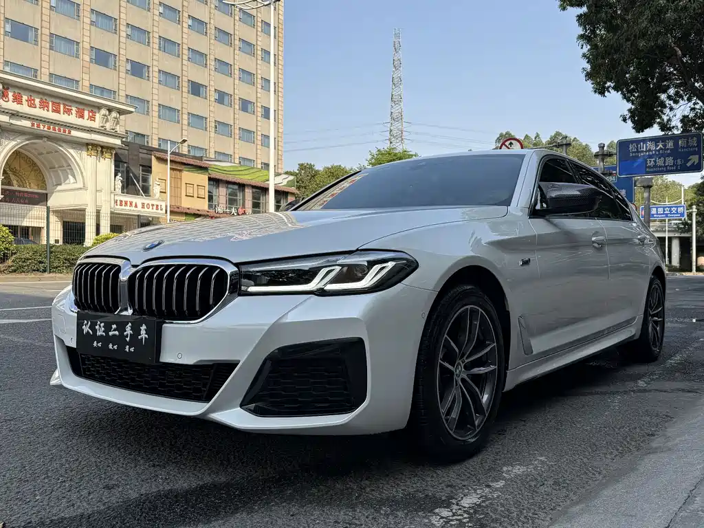 BMW 5 Series 2023 — фото 1