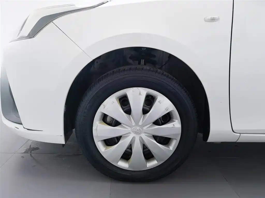 Toyota Yaris L 2019 — фото 13