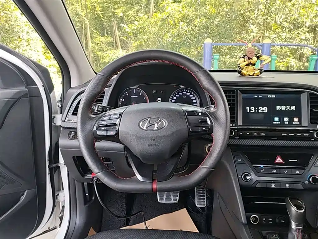 Hyundai Elantra 2018 — фото 11
