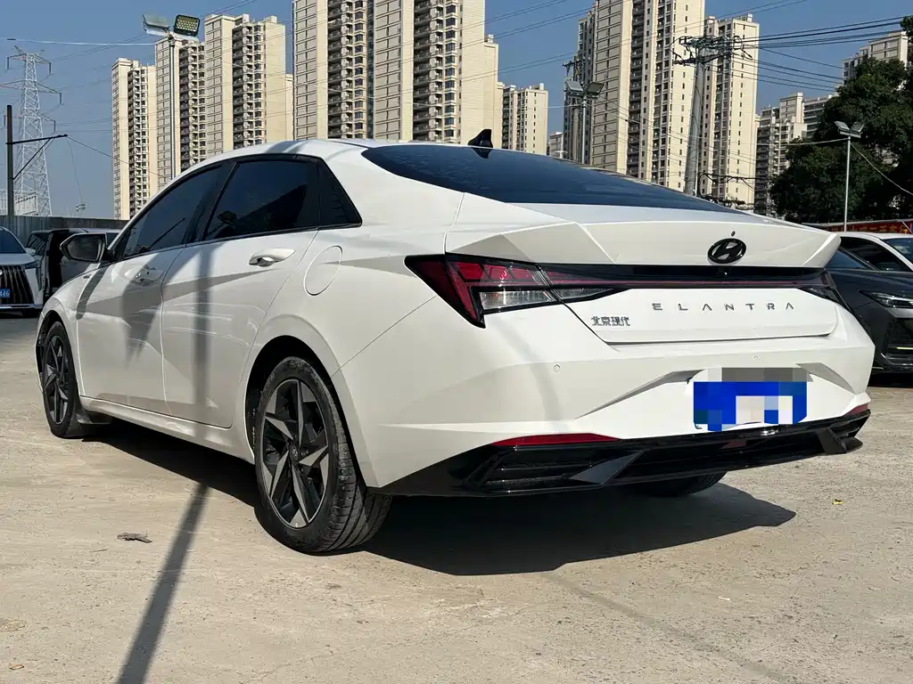Hyundai Elantra 2022 — фото 13
