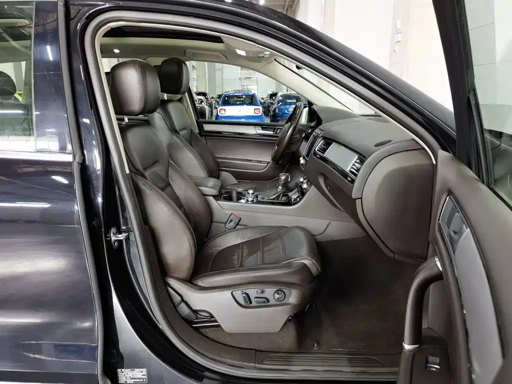 Volkswagen Touareg 2017 — фото 23