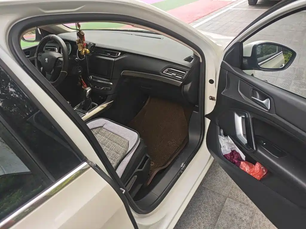 Peugeot 408 2015 — фото 19