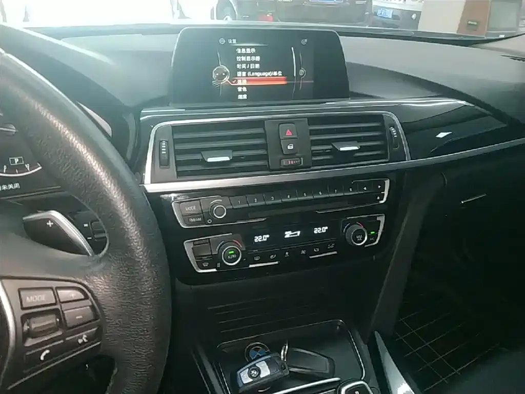 BMW 3 Series 2017 — фото 13