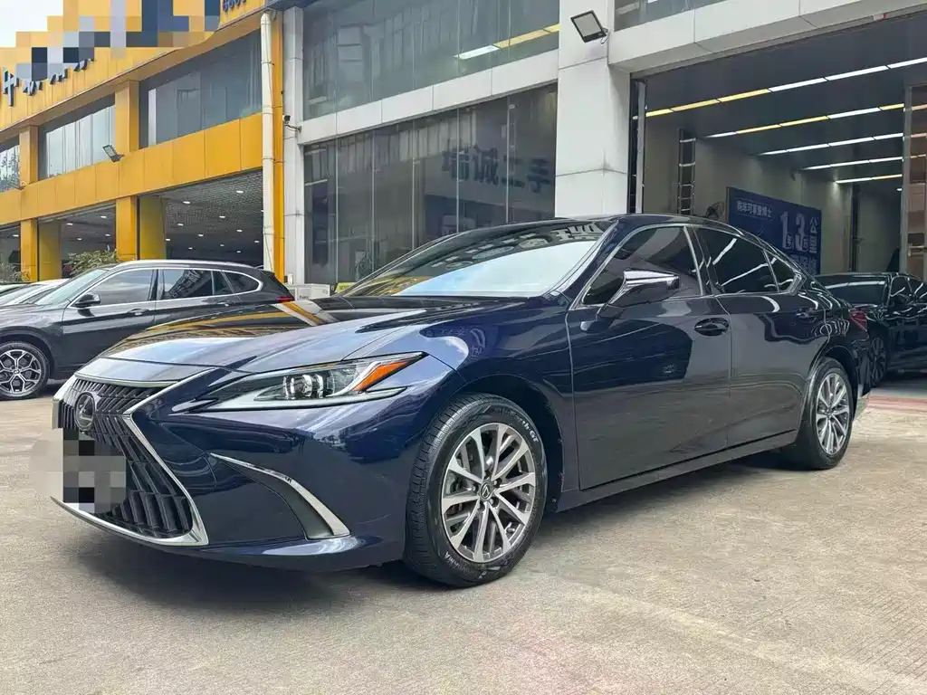 Lexus ES 2021
