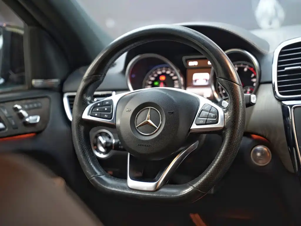 Mercedes-Benz GLE Coupe AMG 2017 — фото 6