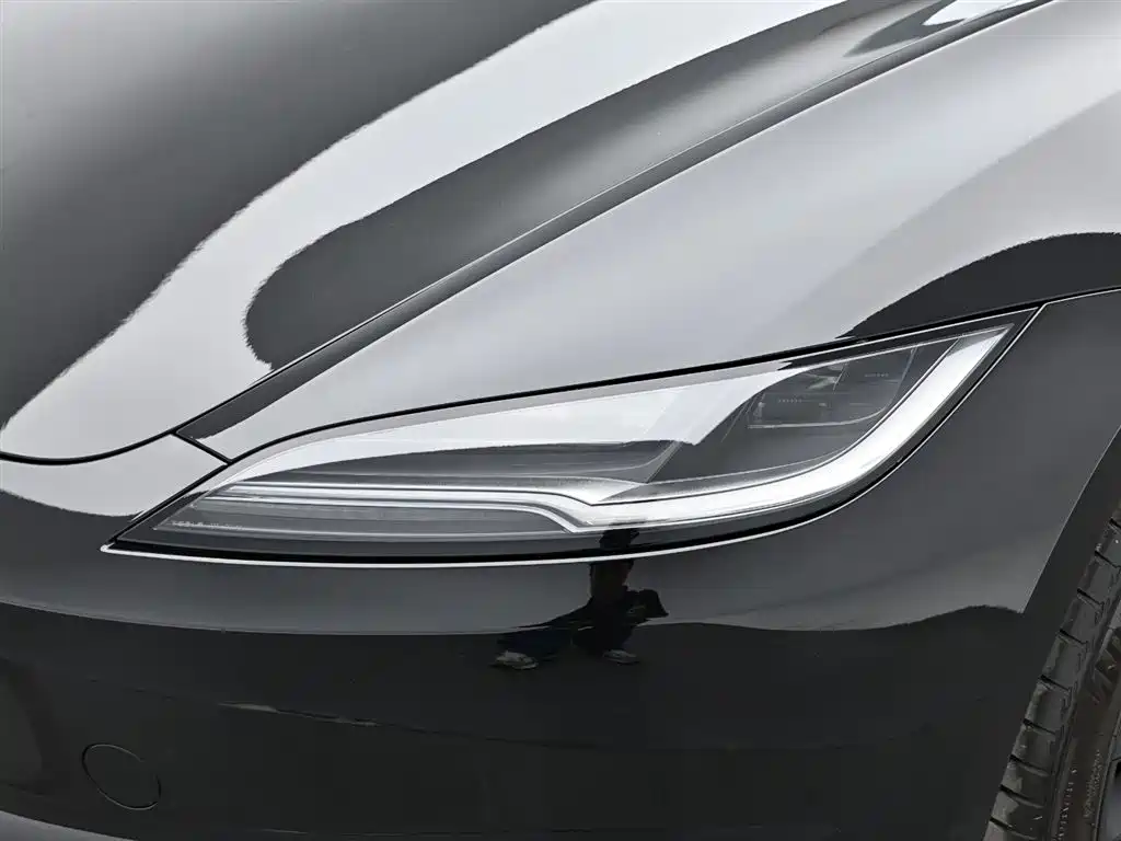 Tesla Model 3 2025 — фото 18