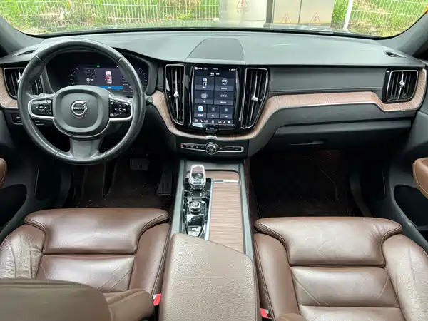 Volvo XC60 2022