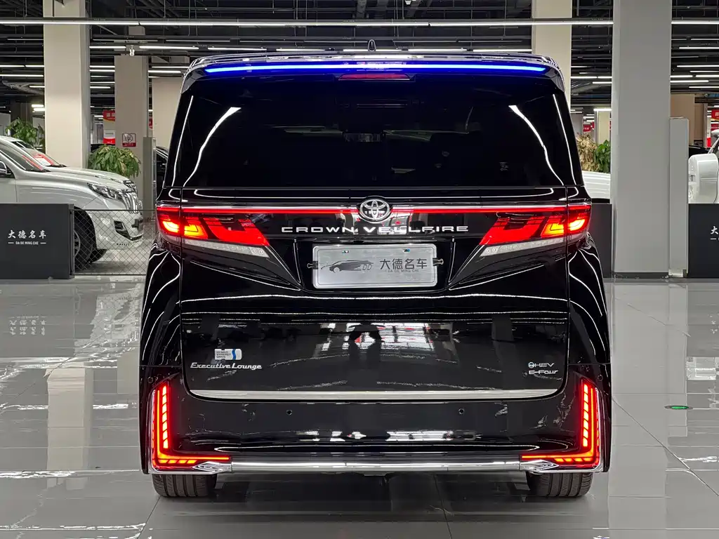 Toyota Vellfire 2025 — фото 5
