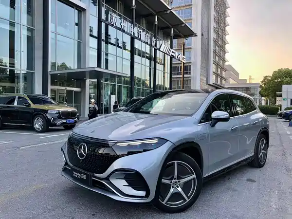 Mercedes-Benz EQS SUV 2025