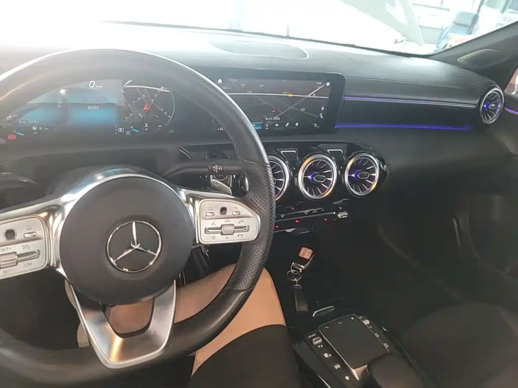 Mercedes-Benz A-Class 2021 — фото 10