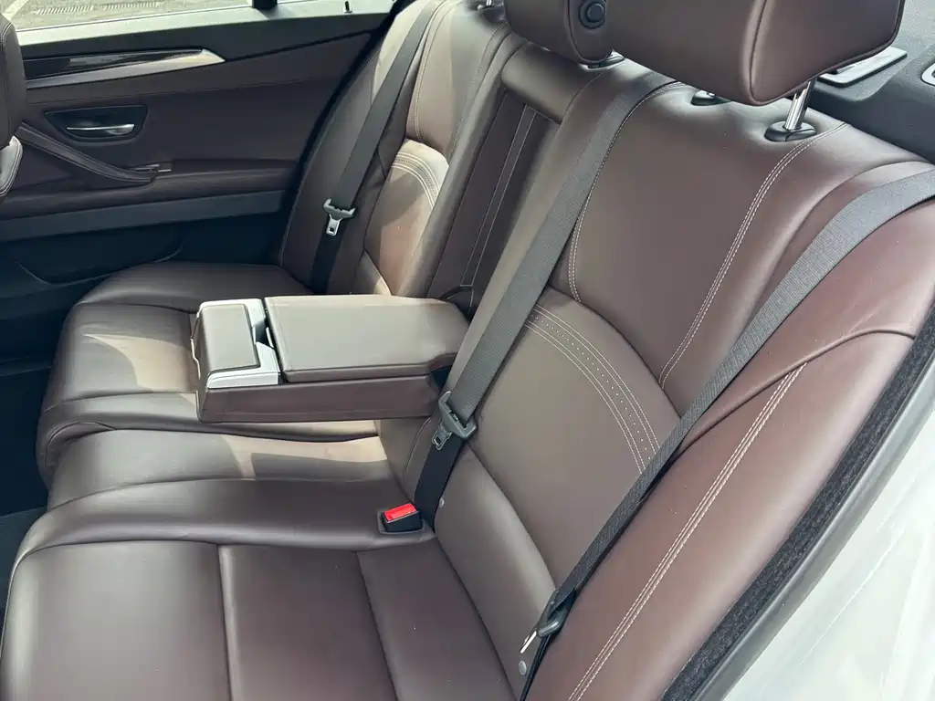 BMW 5 Series 2015 — фото 17