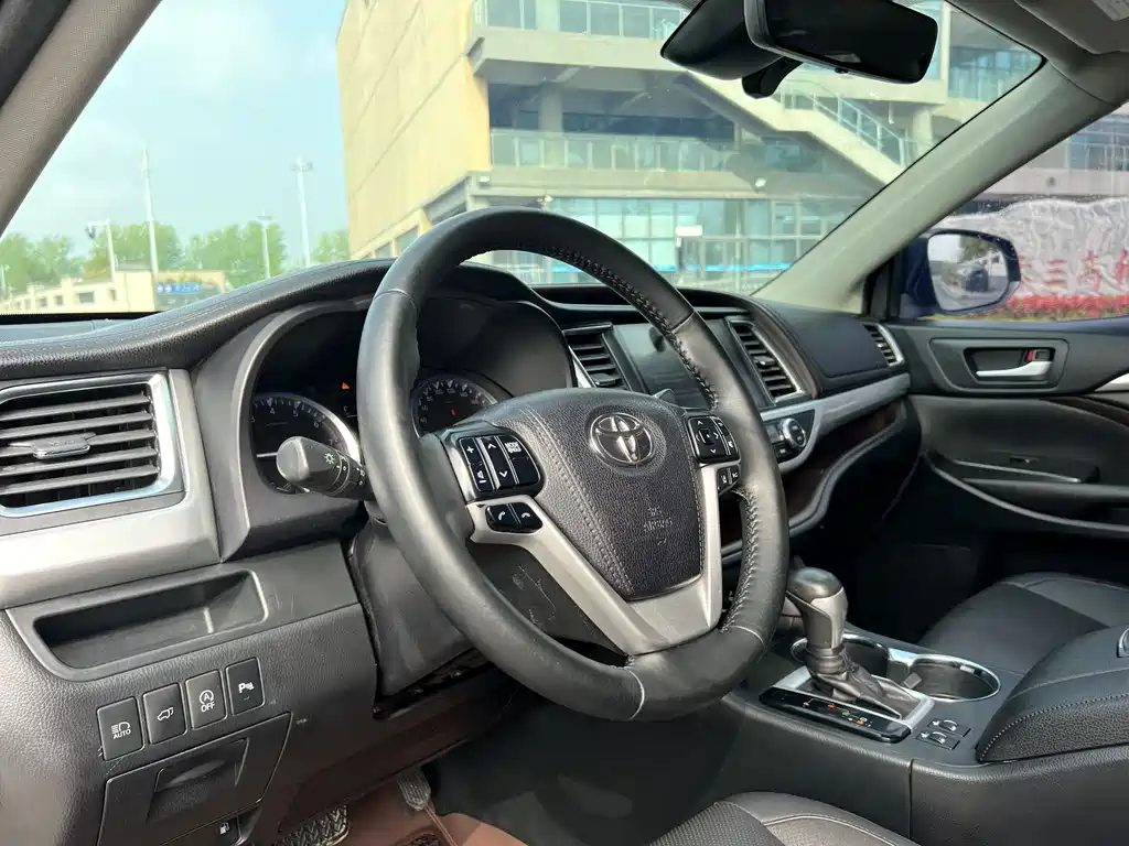 Toyota Highlander 2018 — фото 10
