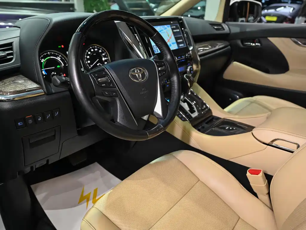 Toyota Alphard 2022 — фото 11
