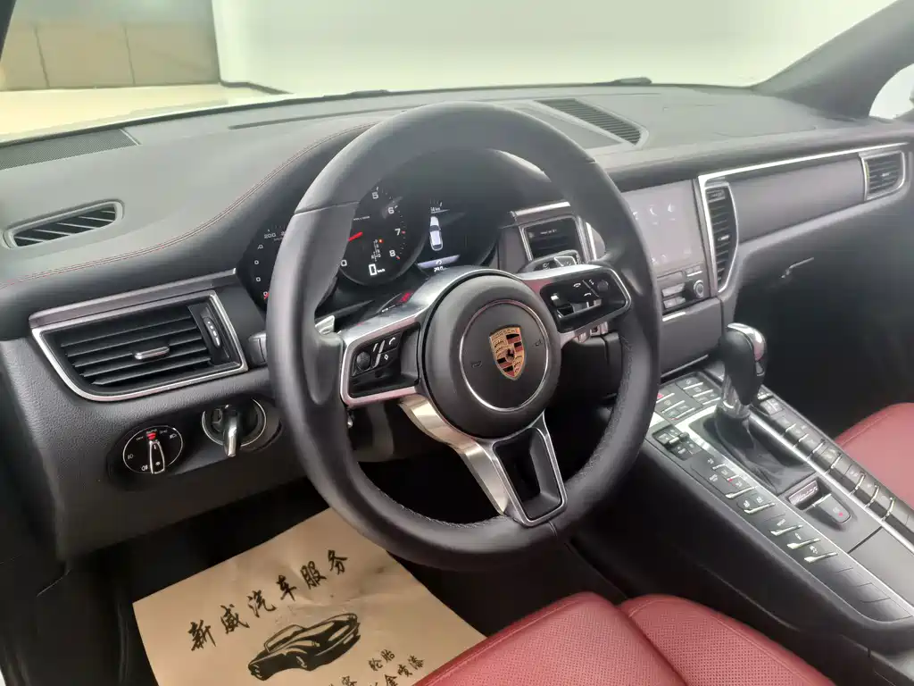 Porsche Macan 2017 — фото 11