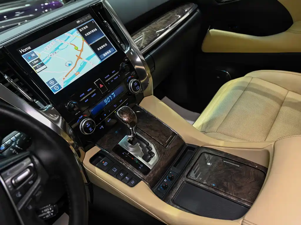 Toyota Alphard 2022 — фото 16