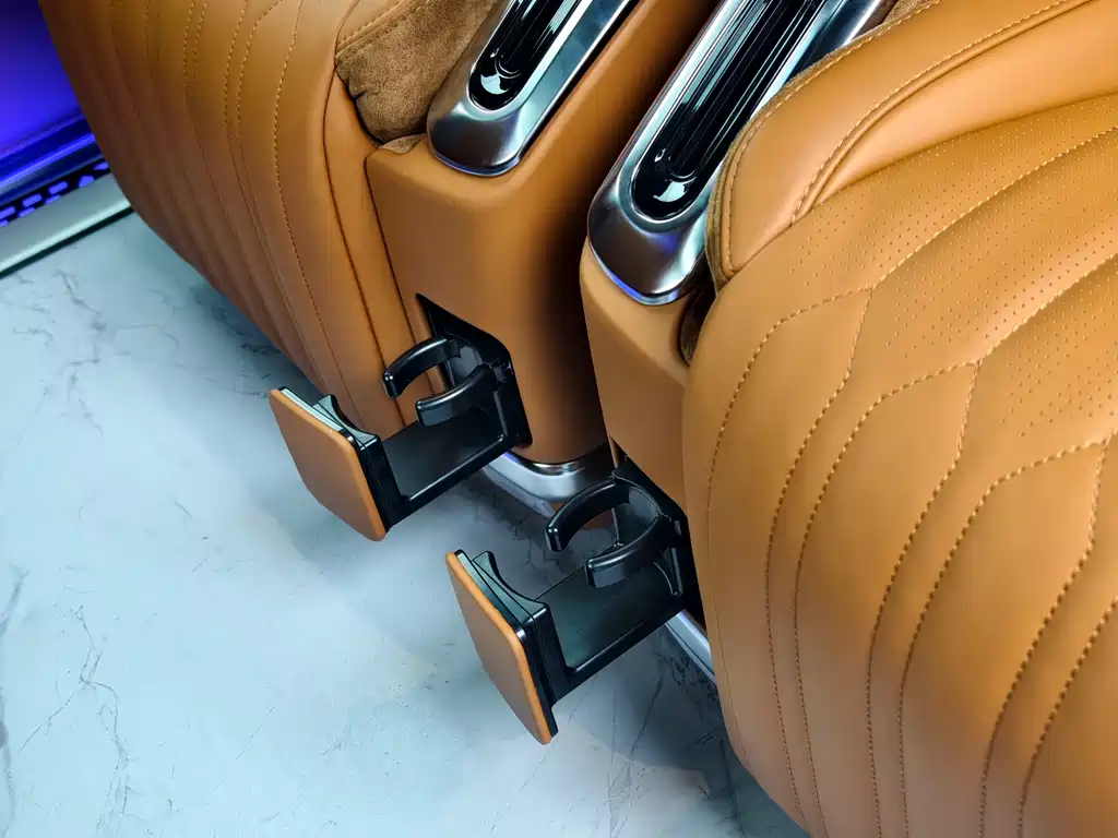 Toyota Granvia — фото 27