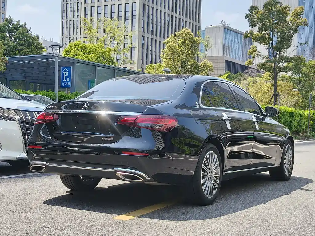 Mercedes-Benz E-Class 2023 — фото 16