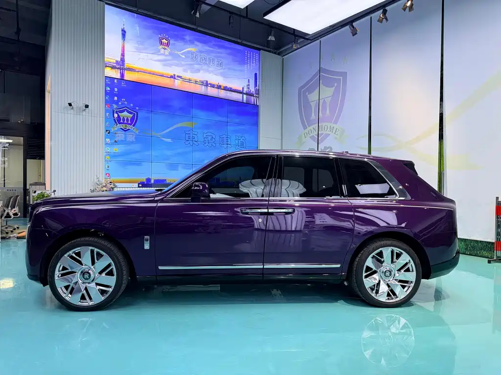 Rolls-Royce Cullinan 2025 — фото 8