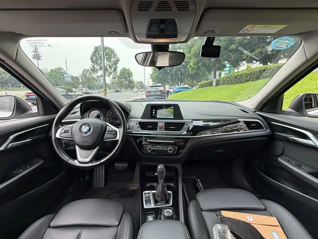 BMW 1 Series 2019 — фото 13