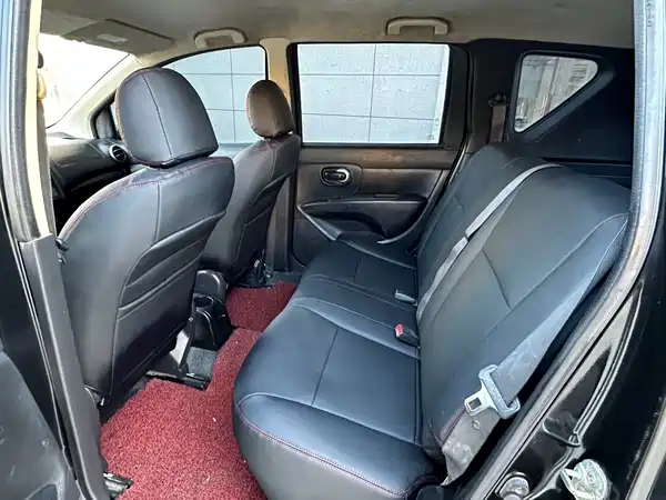 Nissan Livina 2012