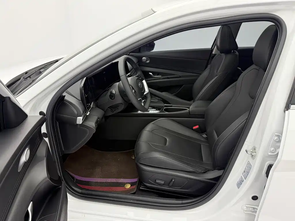 Hyundai Elantra 2022 — фото 23