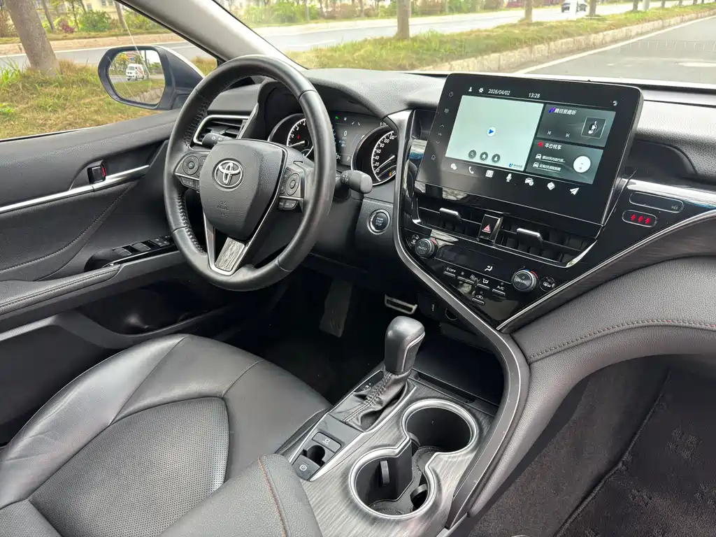 Toyota Camry 2022 — фото 12