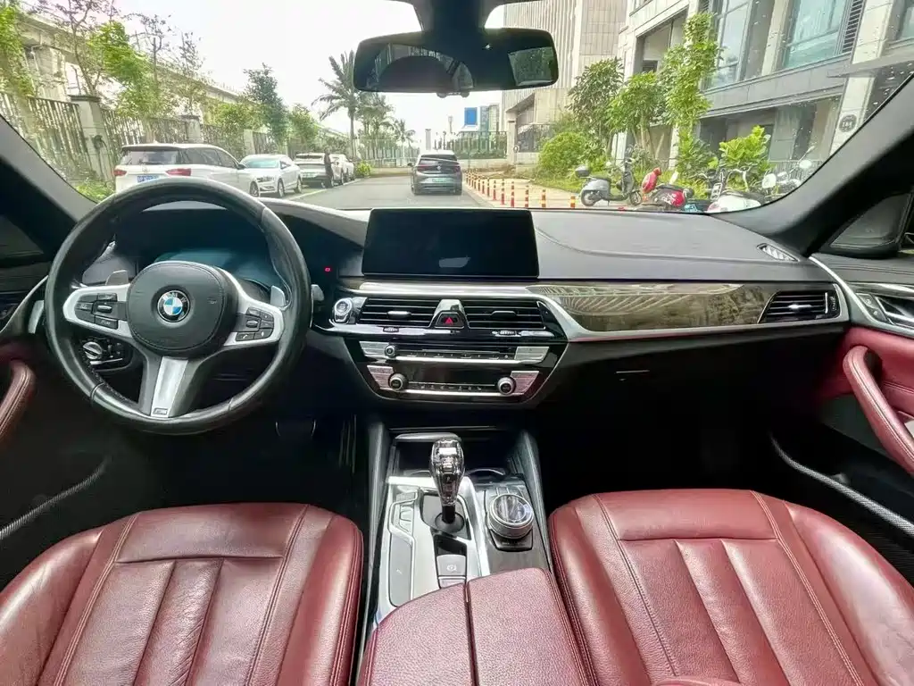 BMW 5 Series 2019 — фото 4
