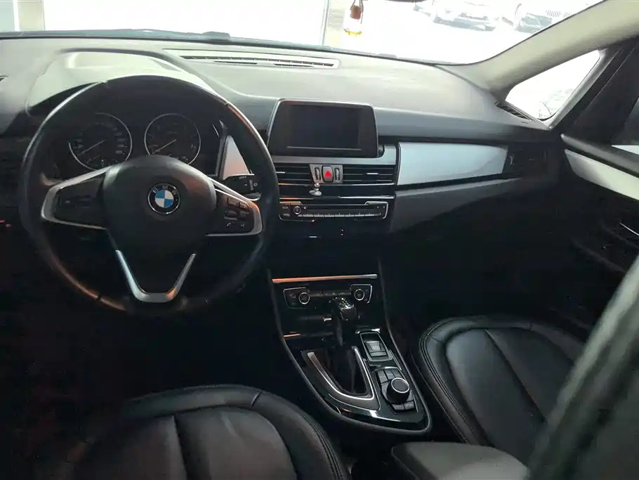 BMW 2 Series Active Tourer 2018 — фото 12
