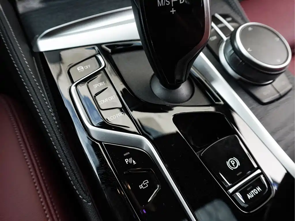 BMW 5 Series 2022 — фото 15