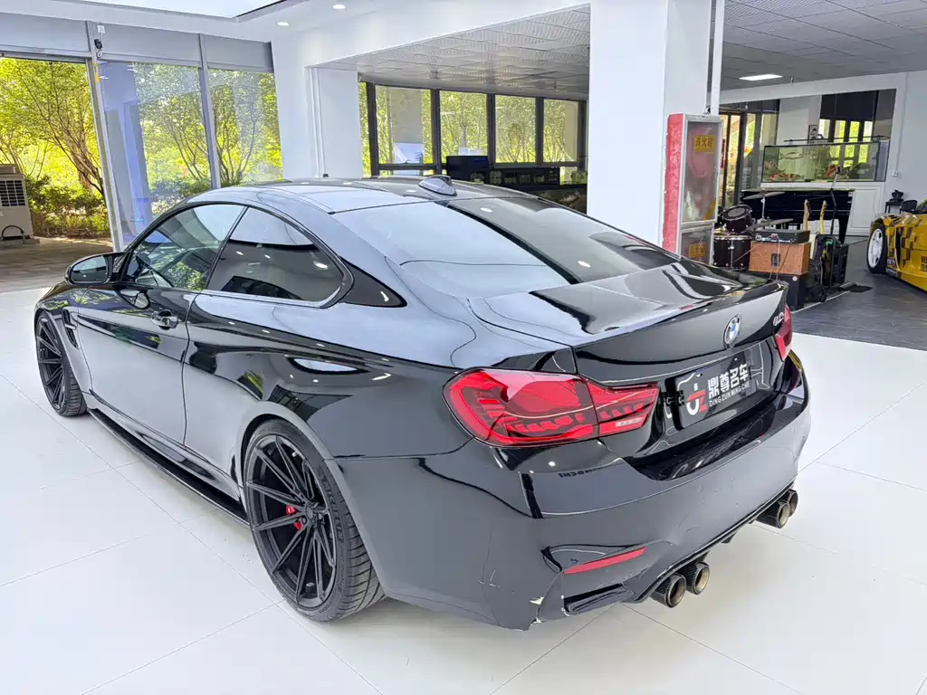 BMW M4 2018 — фото 7