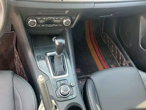 Mazda 3 Axela 2016