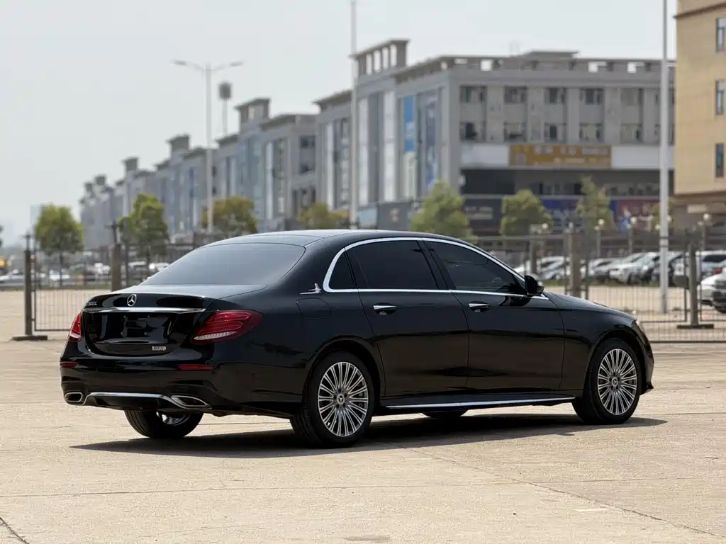 Mercedes-Benz E-Class 2020 — фото 11