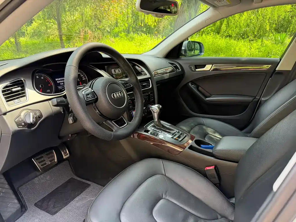 Audi A4L 2016