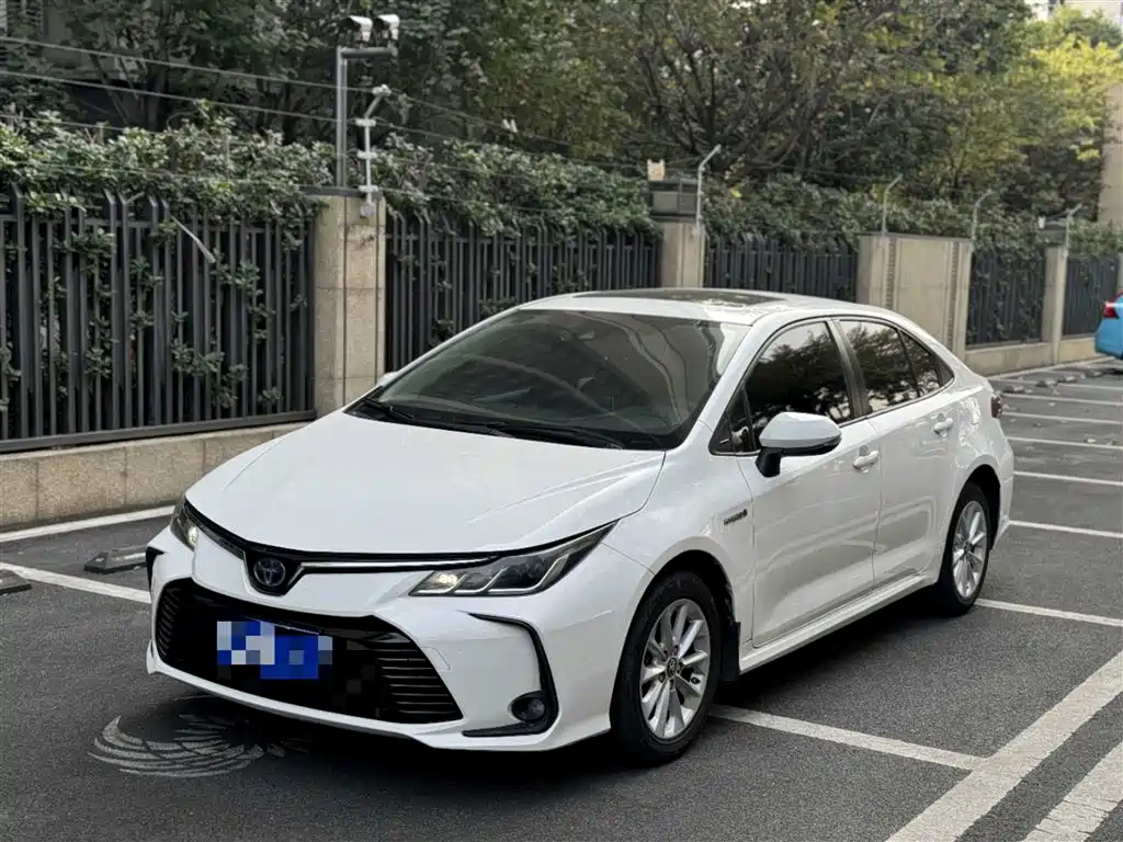 Toyota Corolla 2020 — фото 1