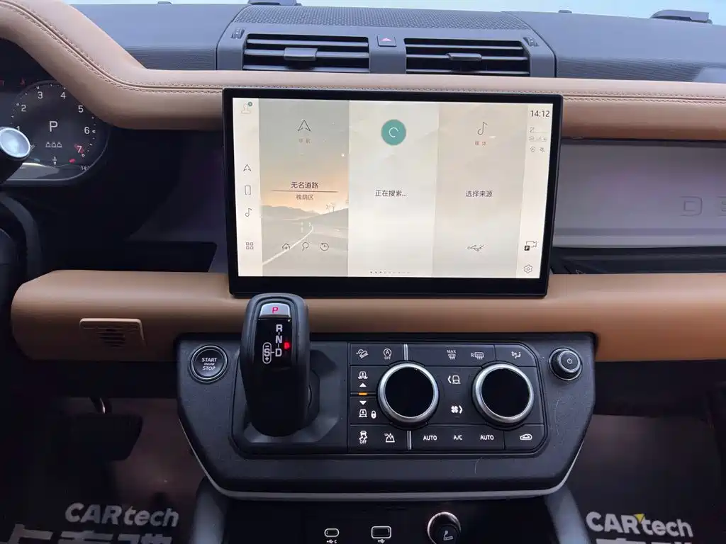 Land Rover Defender 2024 — фото 24