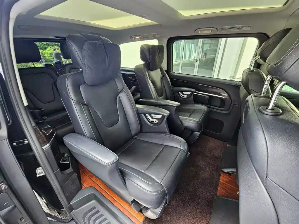 Mercedes-Benz V-Class 2020 — фото 21