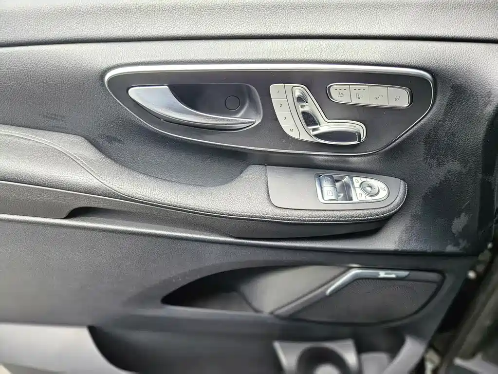 Mercedes-Benz V-Class 2020 — фото 2