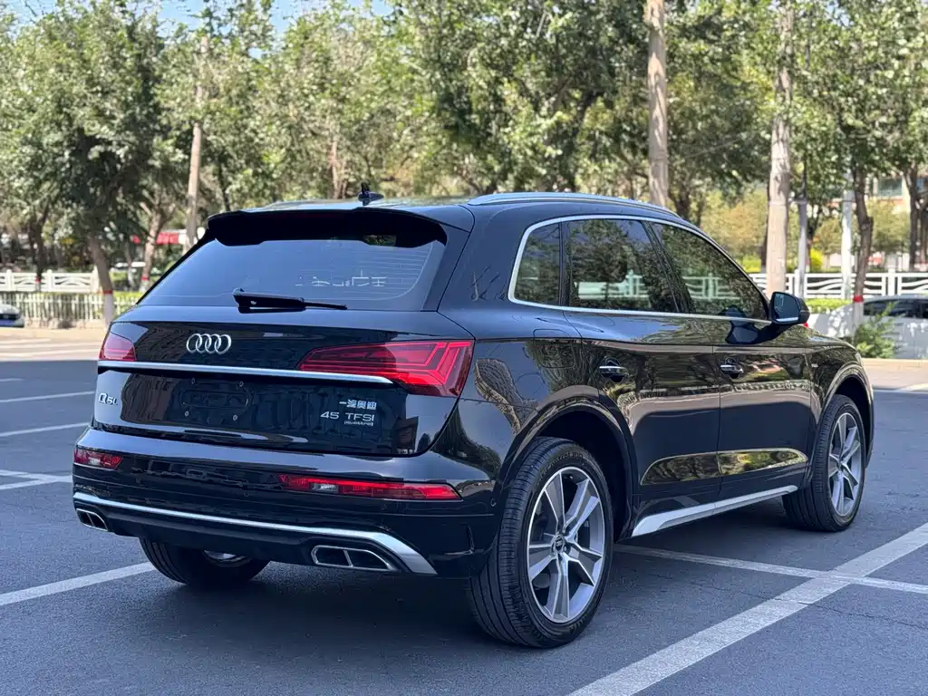 Audi Q5L 2022 — фото 12