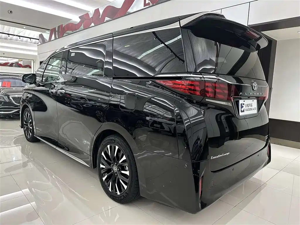 Toyota Alphard 2024 — фото 18