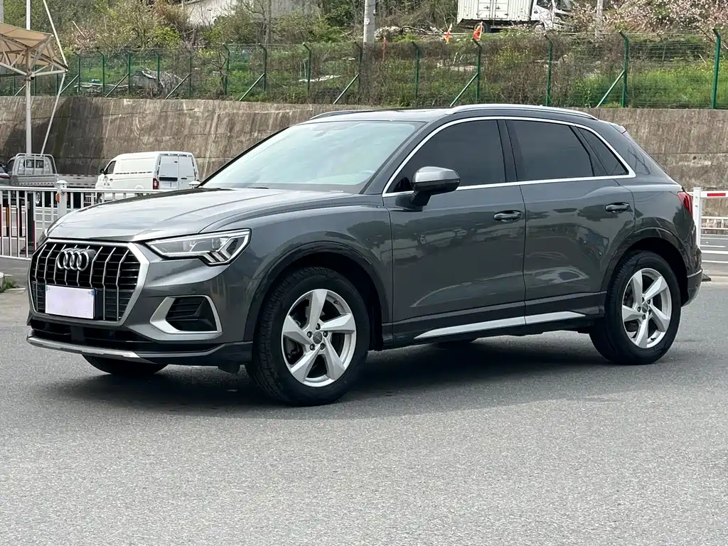 Audi Q3 2020 — фото 1
