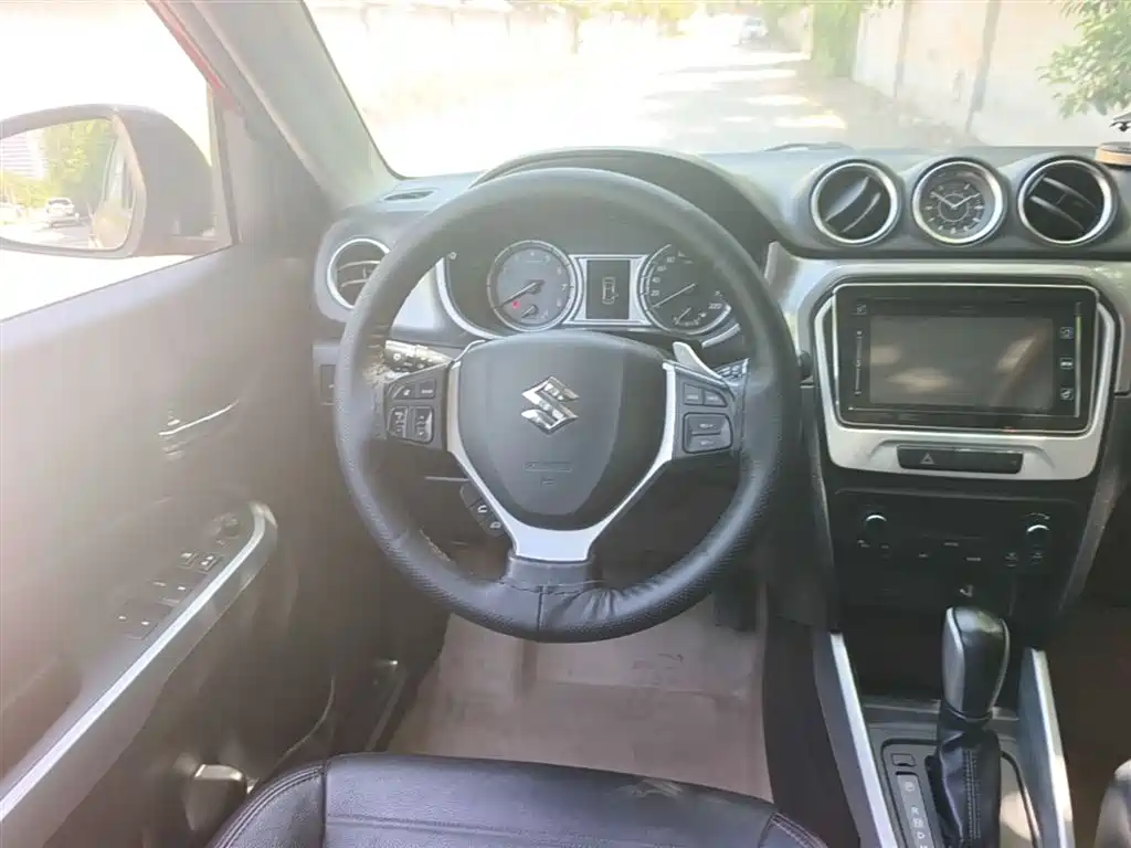 Suzuki Vitara 2016 — фото 11