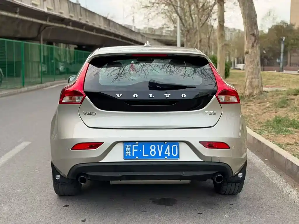Volvo V40 2017 — фото 8