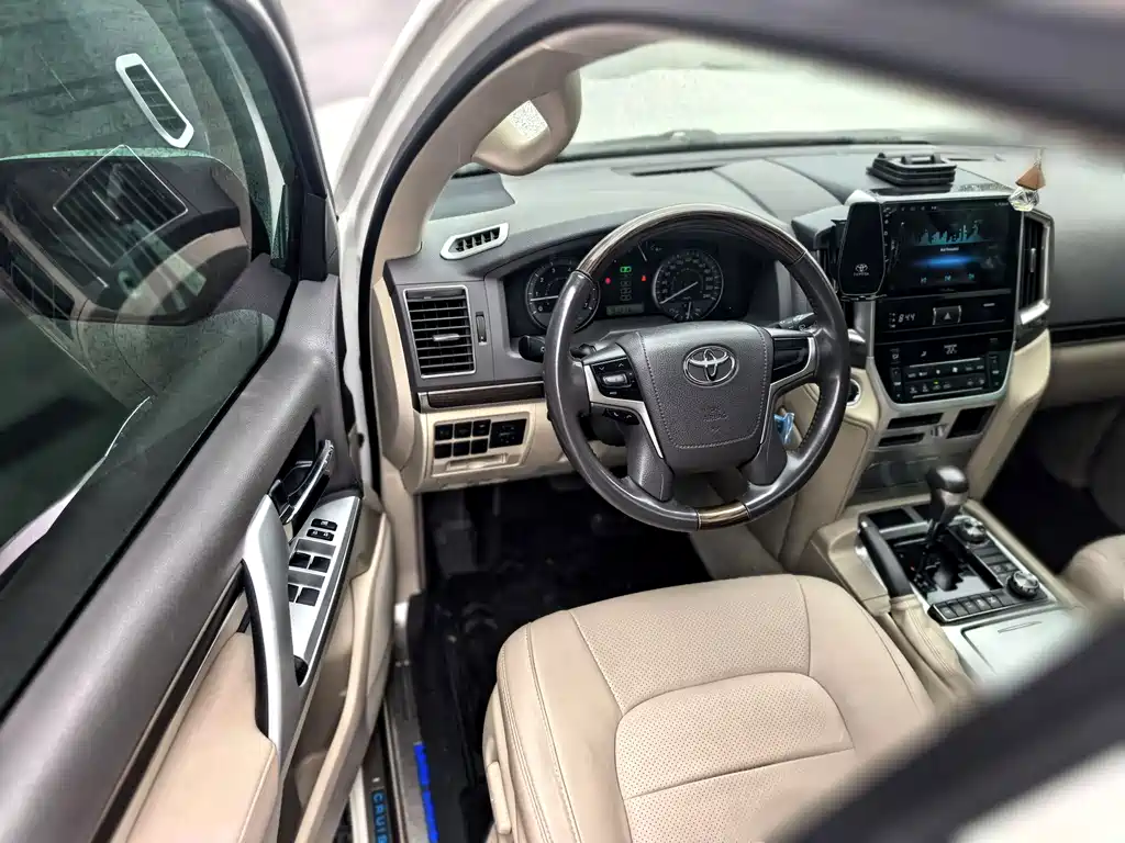 Toyota Land Cruiser 2020 — фото 23