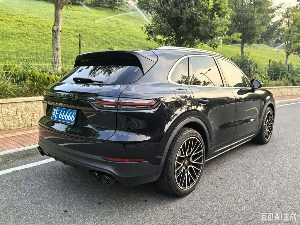 Porsche Cayenne 2020 — фото 18